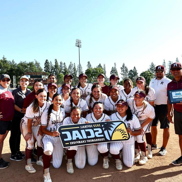 UofR softball team posing for photo after winning 2023 SCIAC tournament championship.